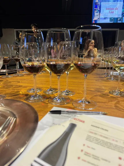 Encontro social no lounge The Wine Spot